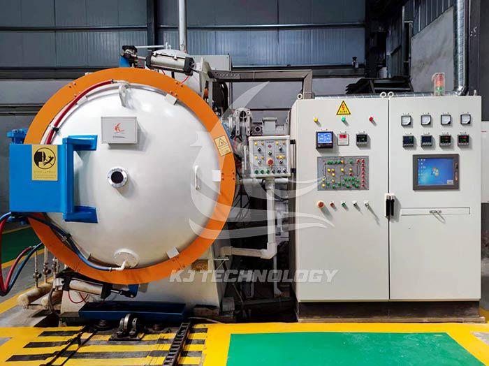 Vacuum oil quenching furnace