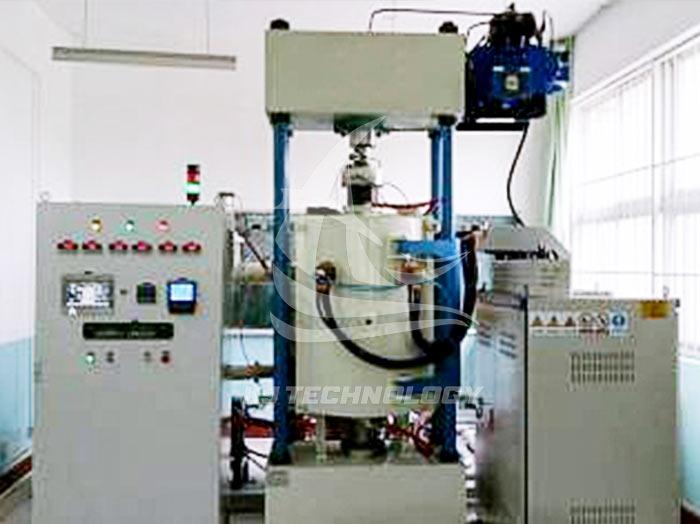 Vertical vacuum diffusion welding furnace